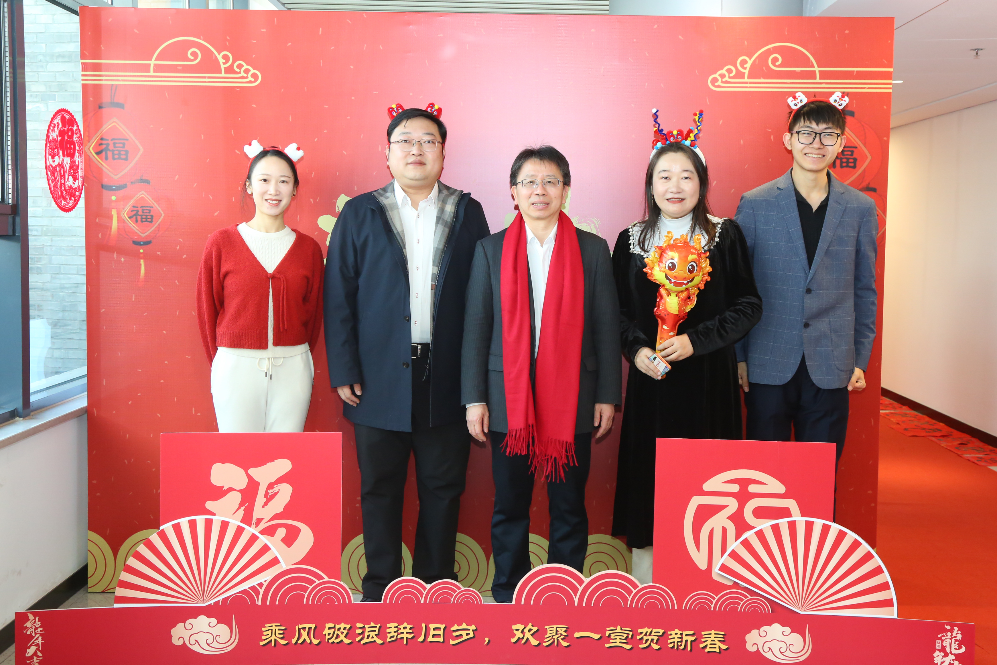 fcc2bc4581434be0a97a6b2b51caedea.jpg