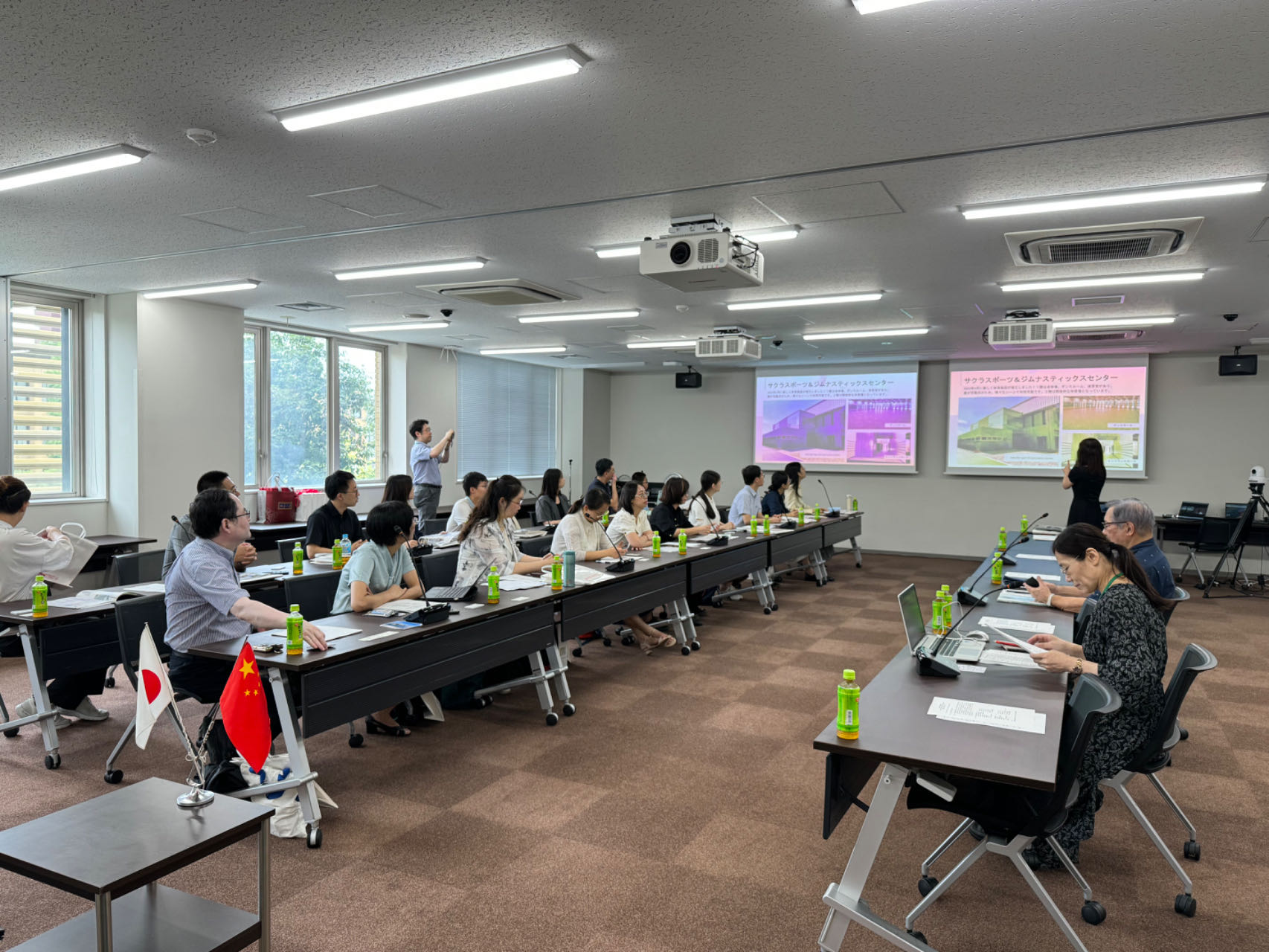 5bead81473cb4e35ab95fe6e7ce7b27f.jpg 我院师生与日本大学文理学部交流现场.jpg