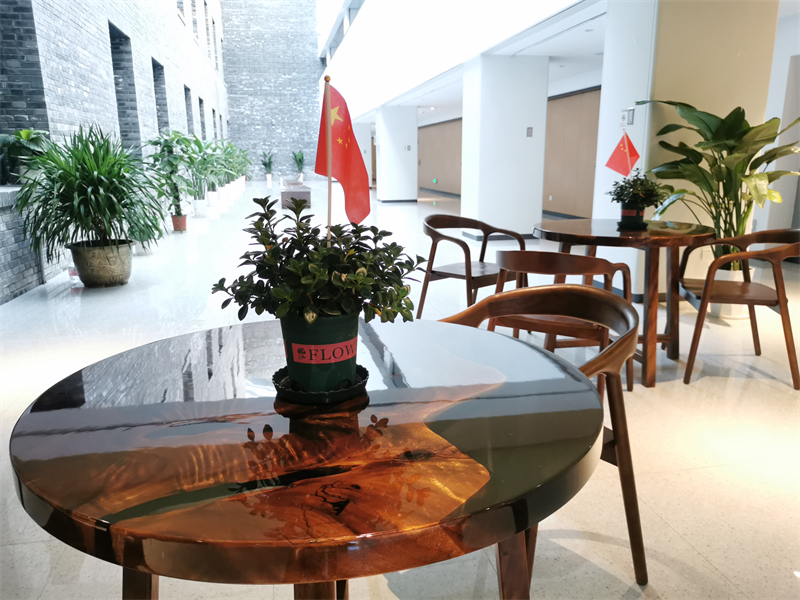 00d209f3519d4ffabf1d773f4928ed41.jpg 中庭休息区1.jpg