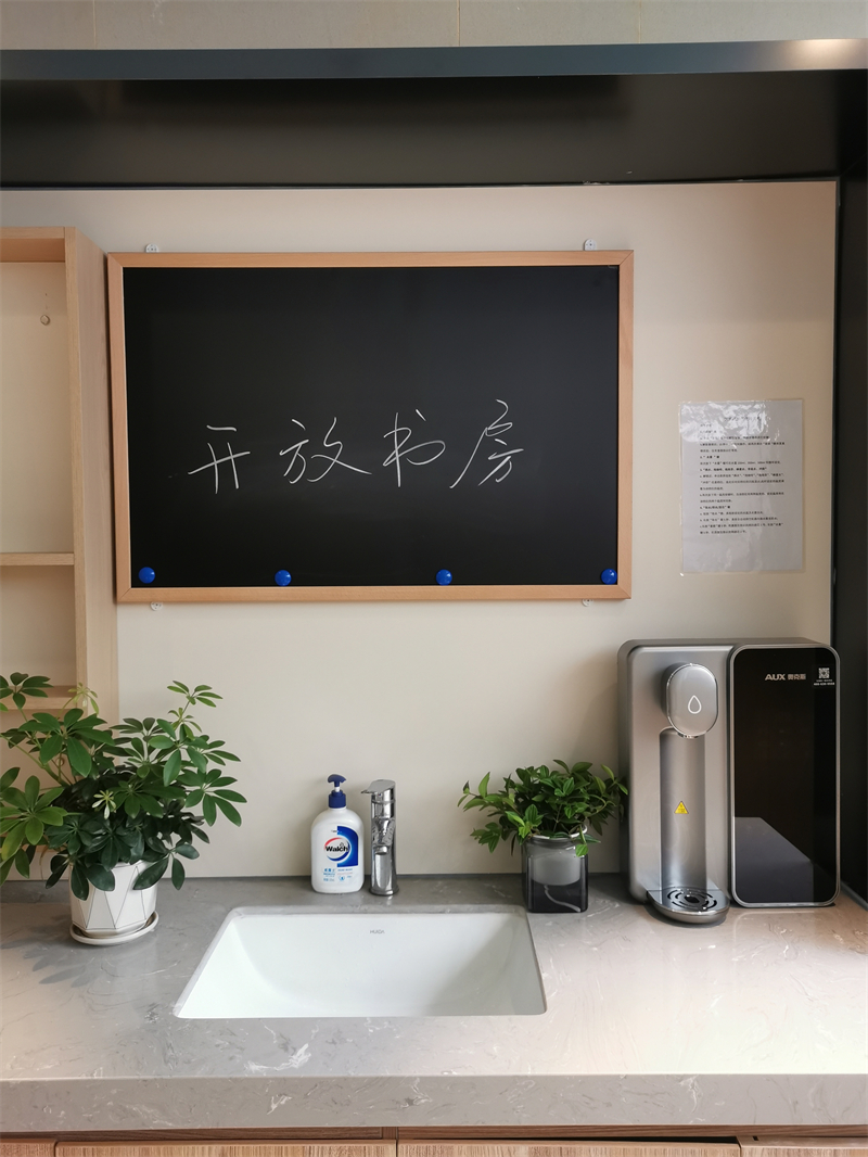 405326caa9a24d9b8d3530bd19e4b9f4.jpg 开放书房1.jpg