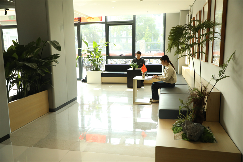 fbb88a04417f409d94a9706978f3038c.jpg 正厅休息区2.jpg