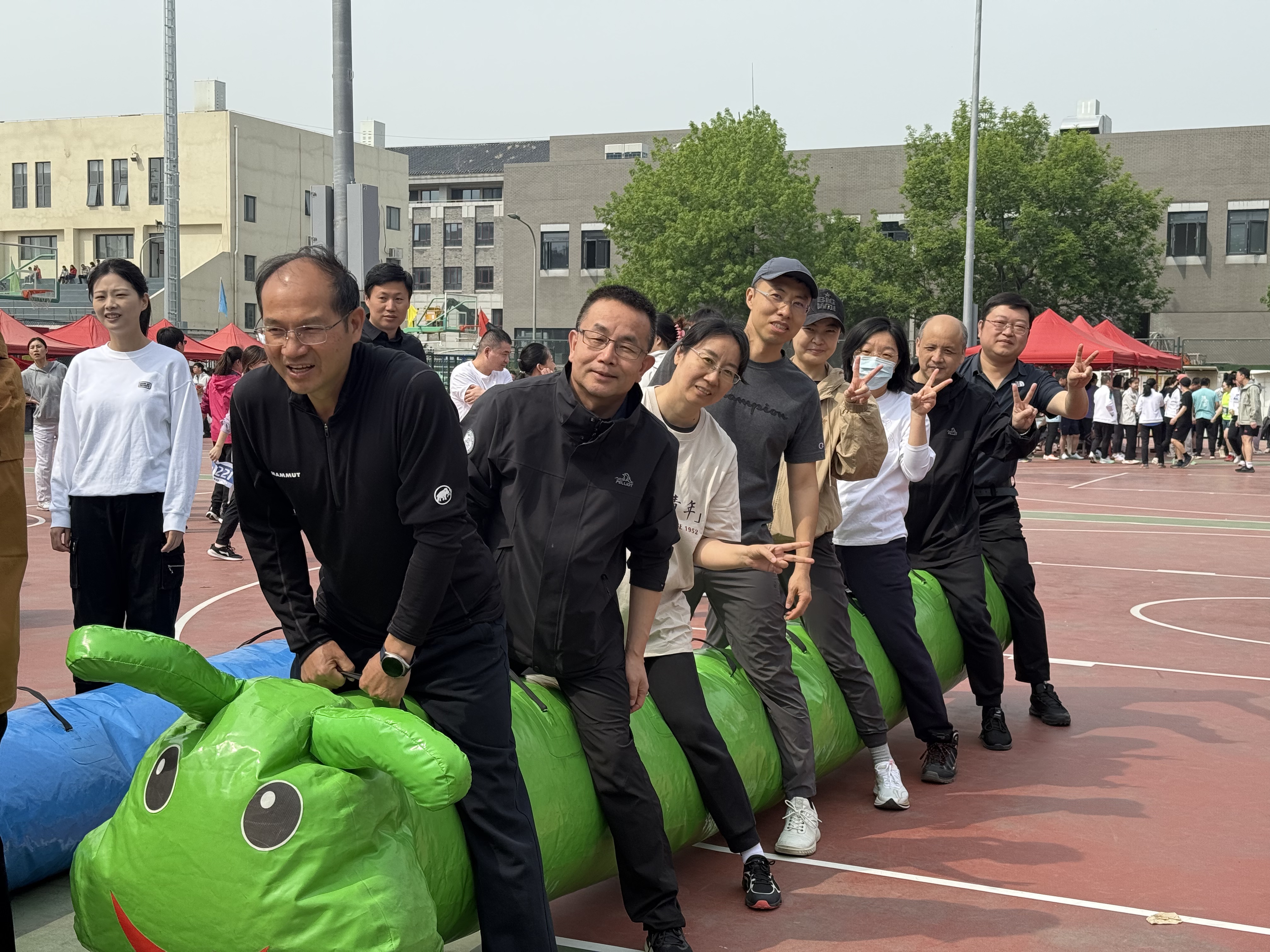 图9-3毛毛虫竞速.jpg