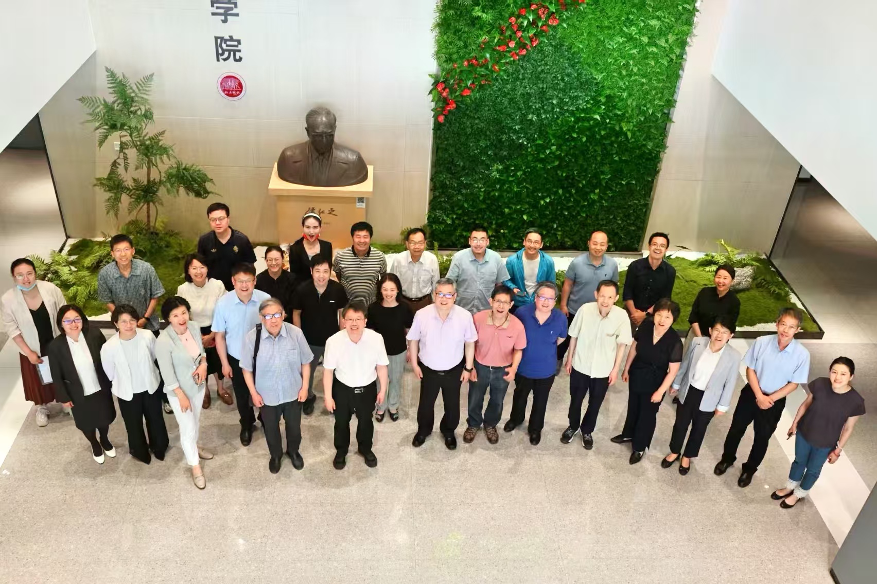 部分参会人员合影.jpg